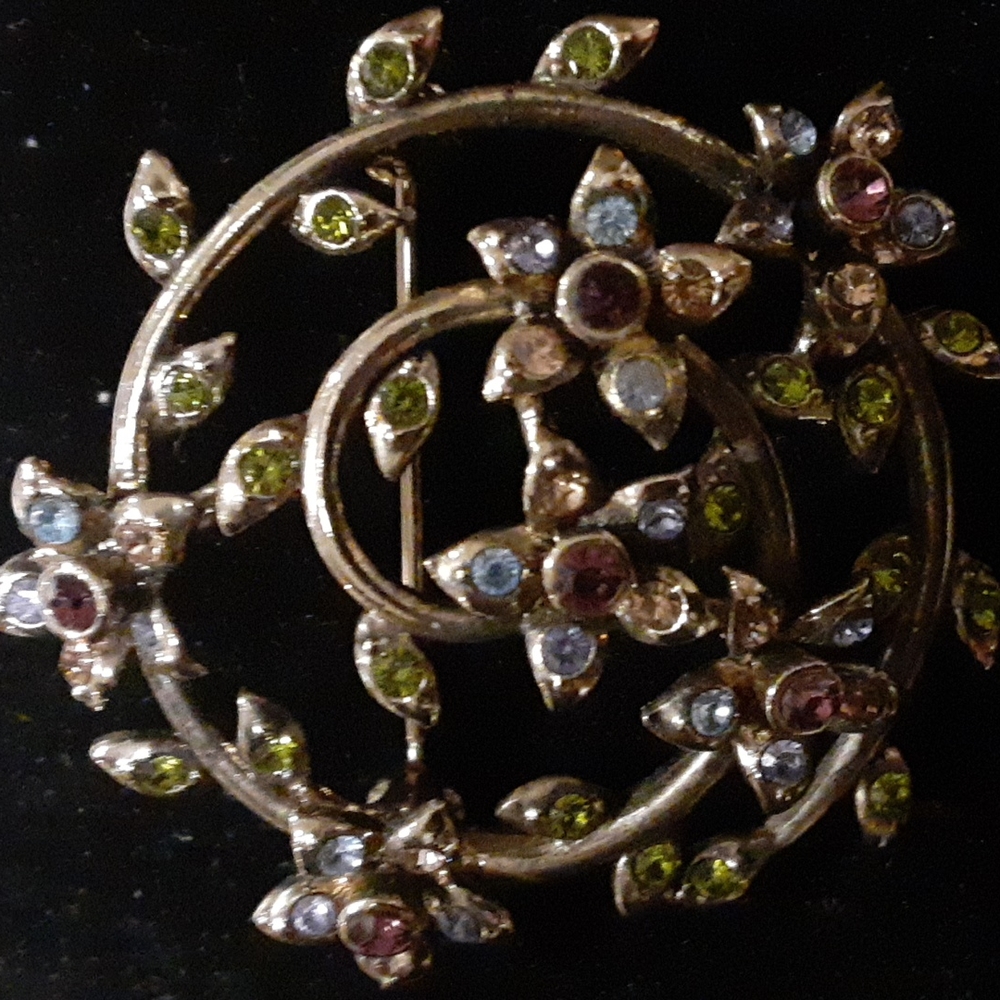 Vintage Monet Signed Designed Brooch Multi Colore… - image 1